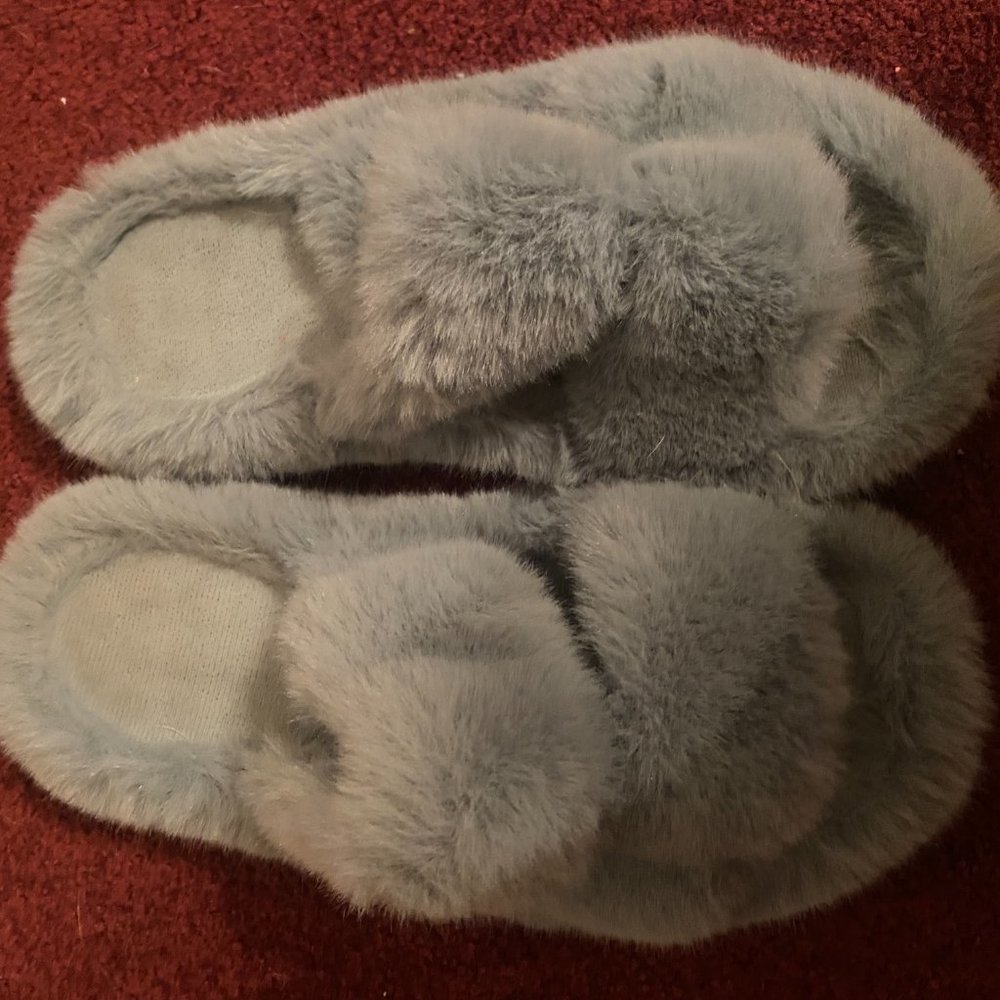 Salt and Silk Slippers Size 9